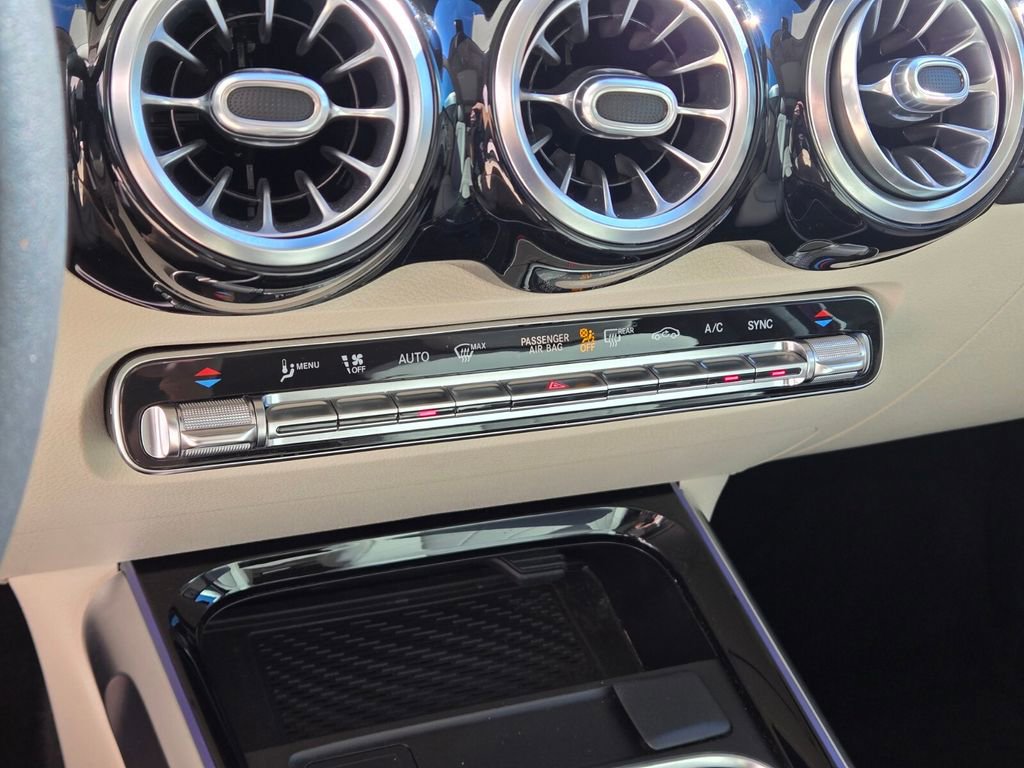 Used 2021 Mercedes-Benz GLB 250 image 29