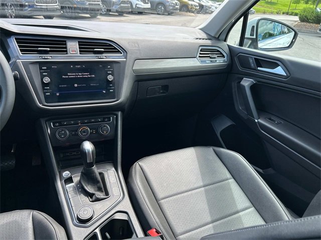 Used 2020 Volkswagen Tiguan SE w/ Panoramic Sunroof Package image 16