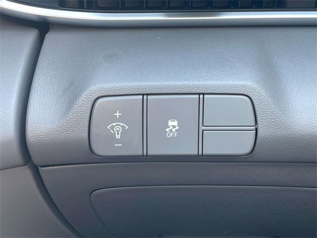 Certified 2025 Hyundai Elantra Sport image 28