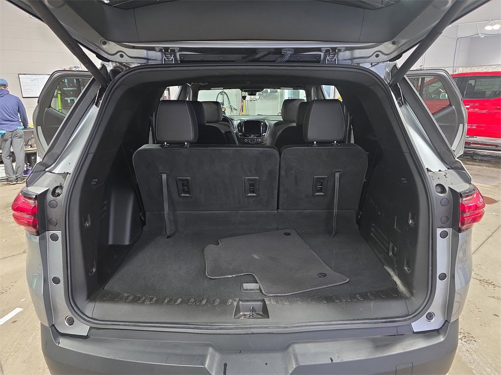 Used 2023 Chevrolet Traverse LT w/ Rear Camera Mirror Package image 13