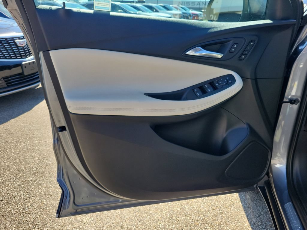 Used 2020 Buick Encore GX Essence FWD image 19