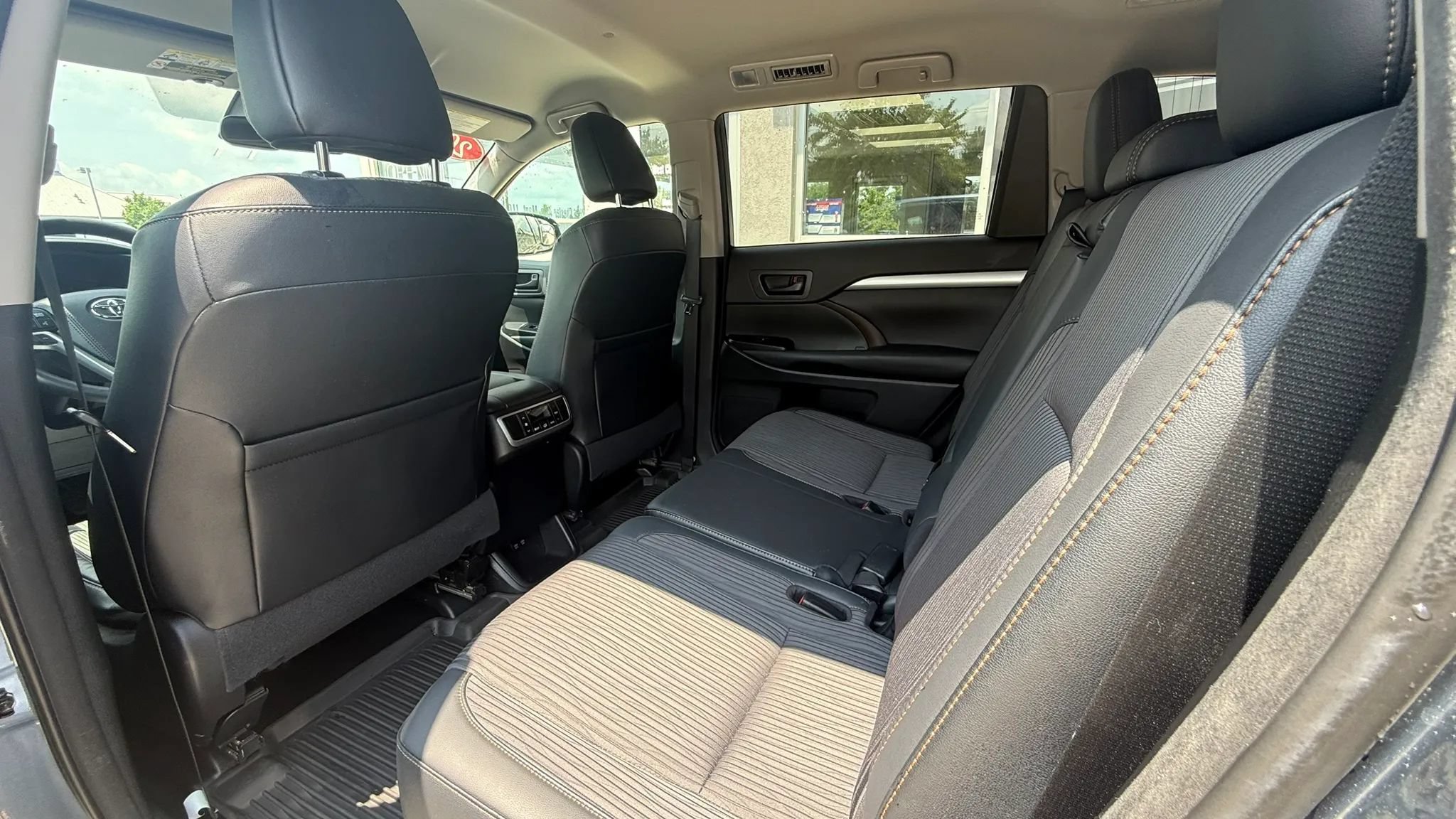 Used 2017 Toyota Highlander Plus AWD/4WD image 11