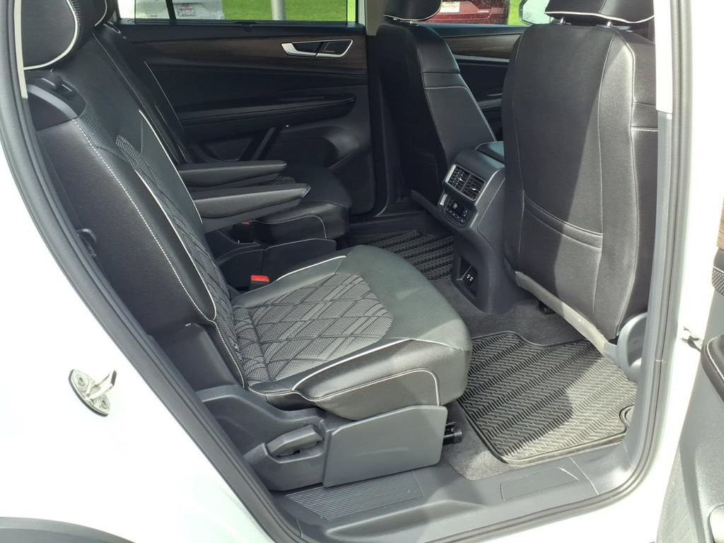 Used 2025 Volkswagen Atlas SEL Premium R-Line AWD/4WD image 29
