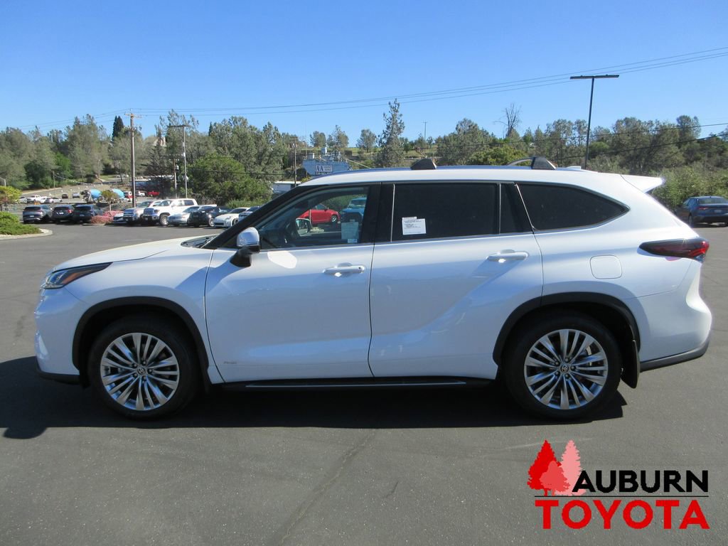 New 2026 Toyota Highlander Platinum image 7