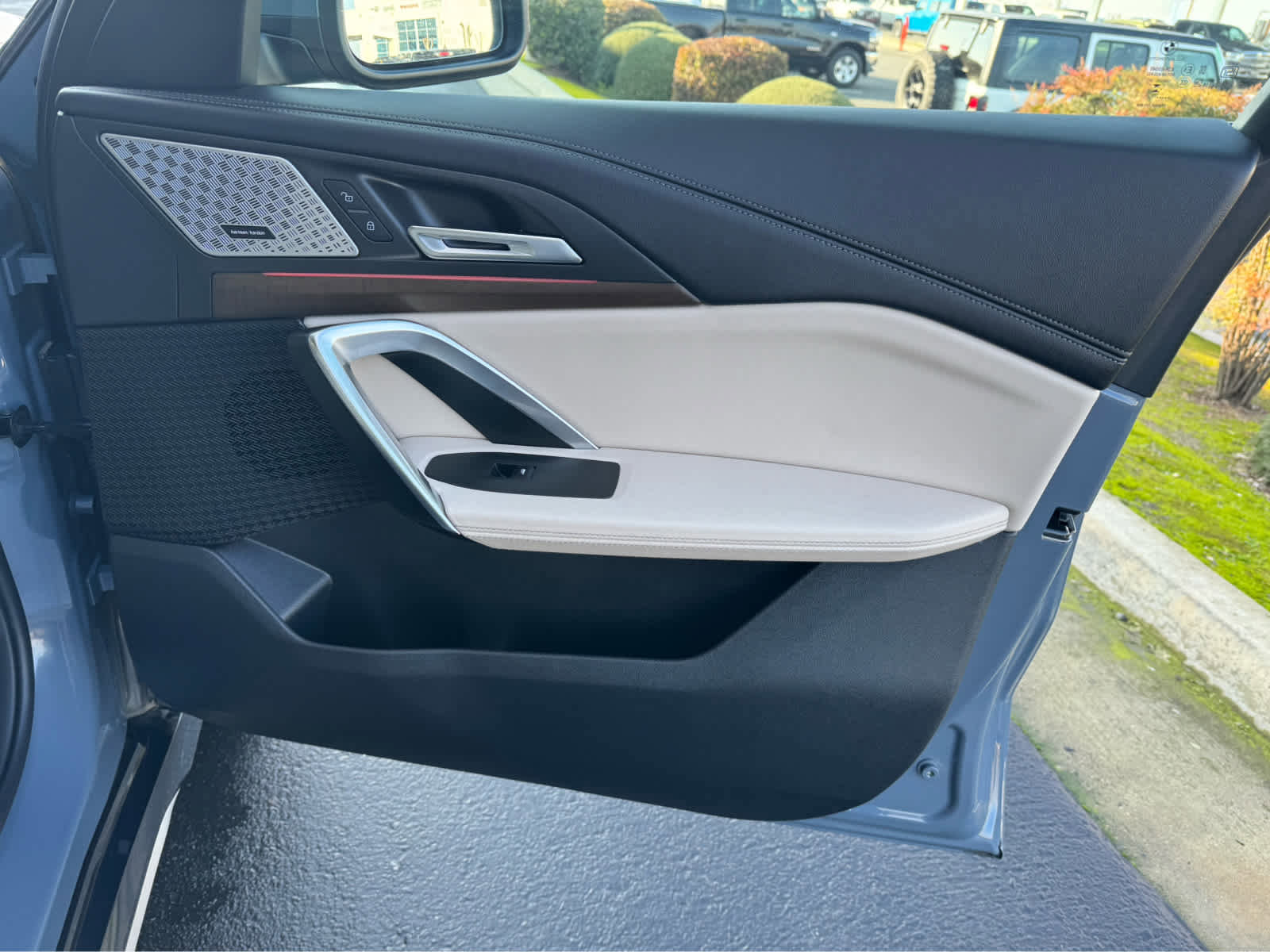 Used 2025 BMW X1 xDrive28i w/ Technology Package image 22