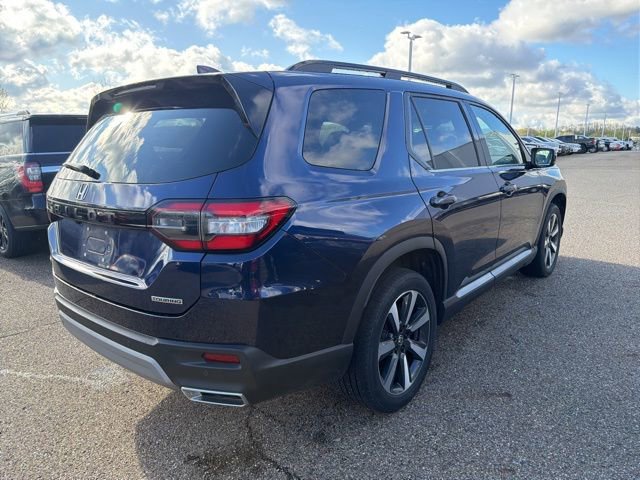 Used 2024 Honda Pilot Touring image 3