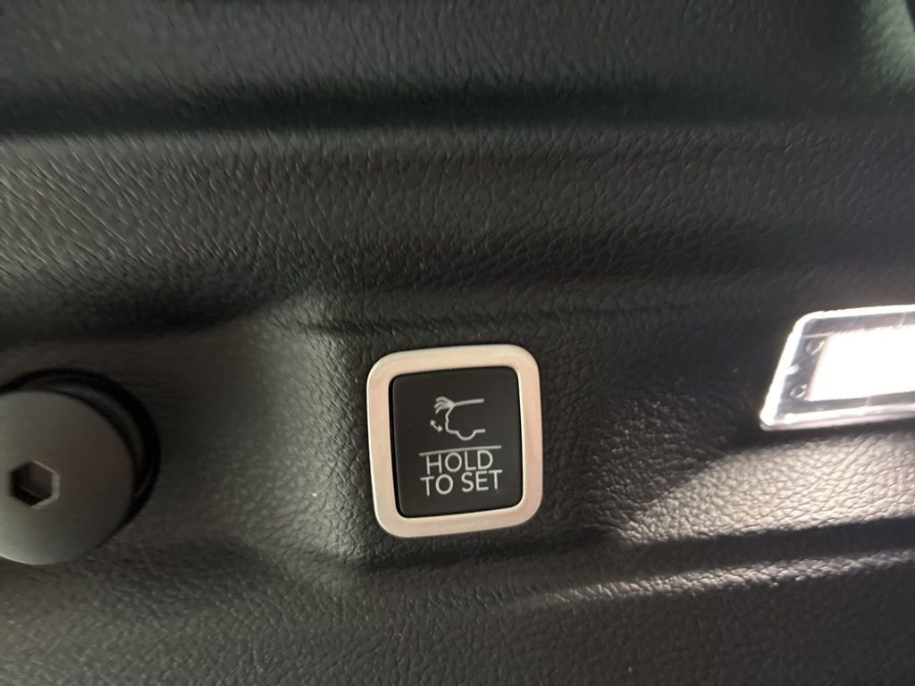 Used 2025 Jeep Grand Cherokee L Altitude image 7
