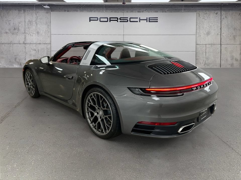 Certified 2024 Porsche 911 Targa 4 AWD/4WD image 38