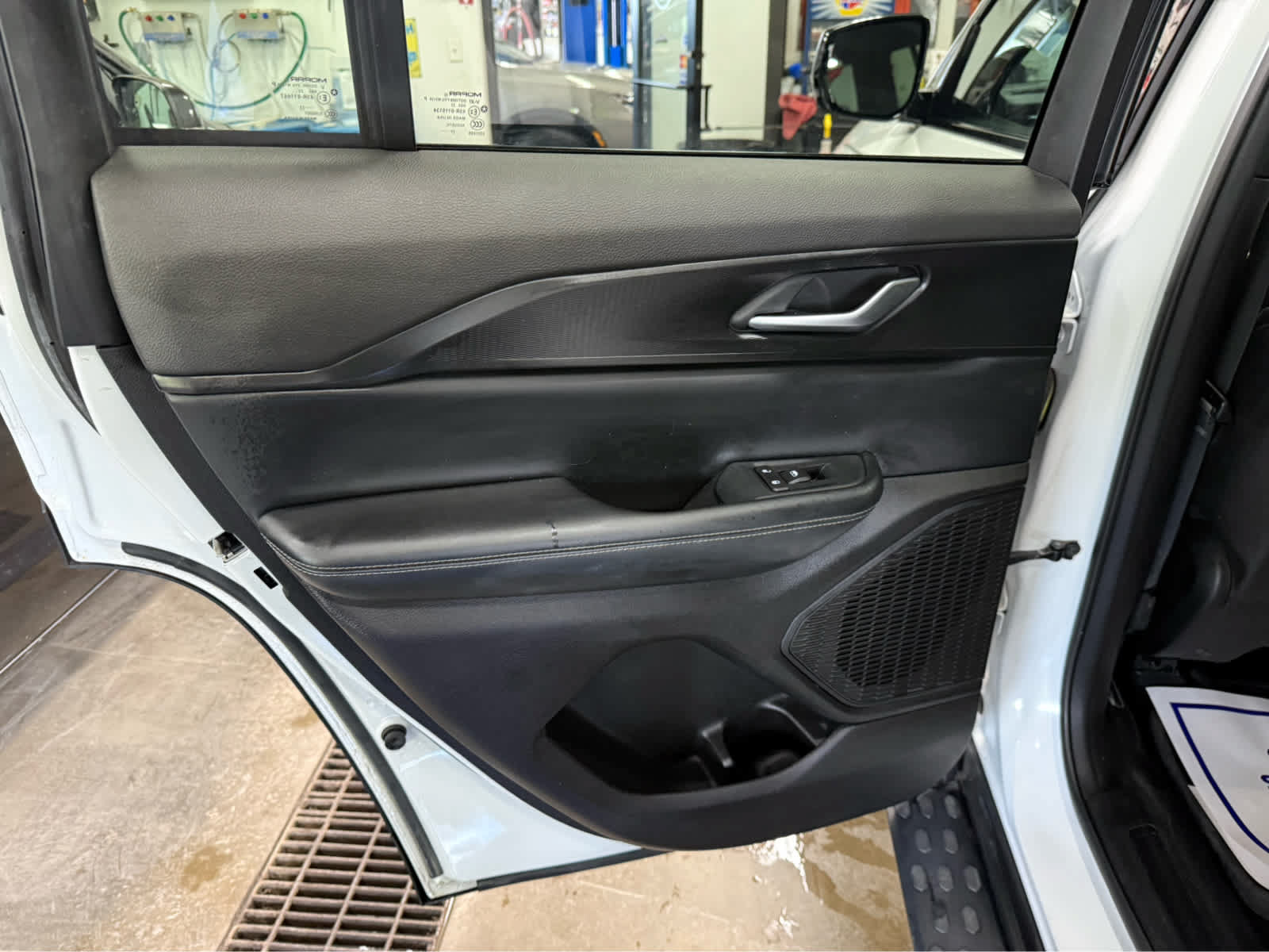 Used 2023 Jeep Grand Cherokee Altitude AWD/4WD image 24