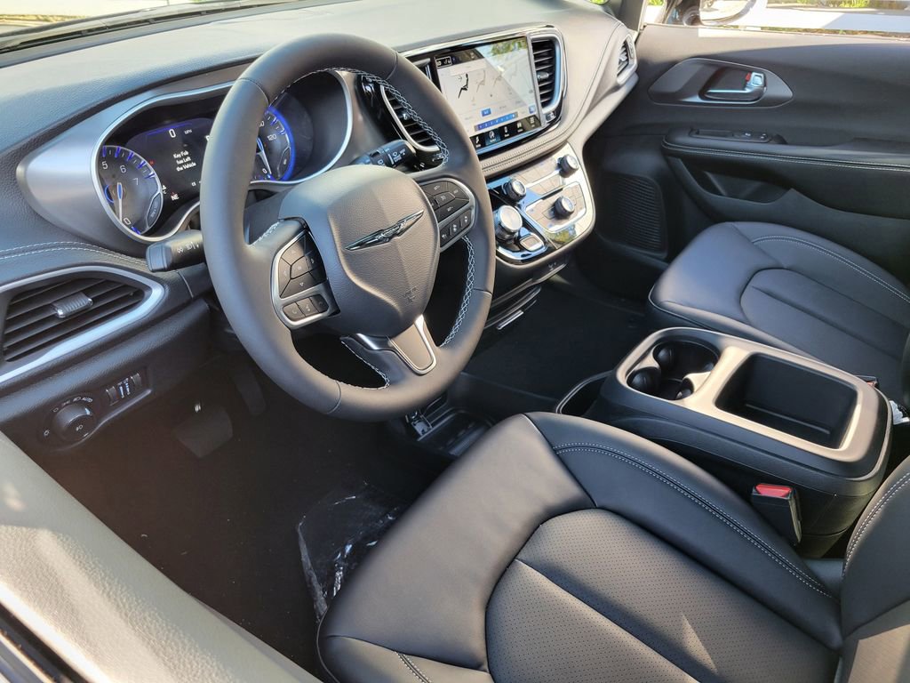 New 2026 Chrysler Pacifica Select FWD image 3