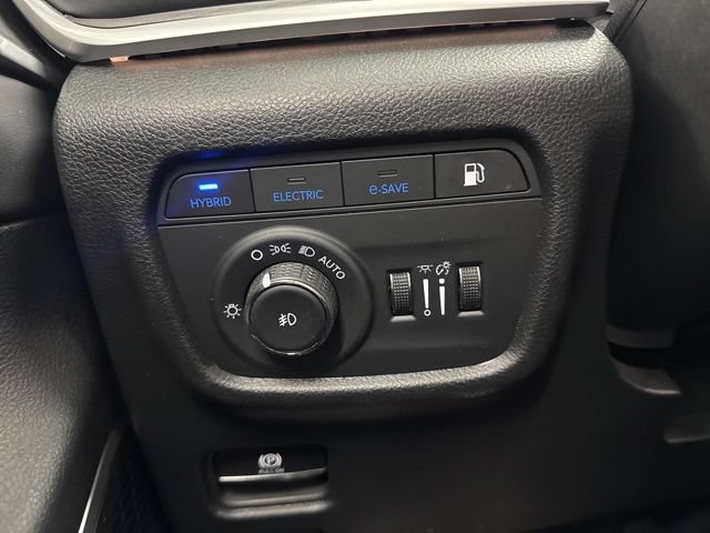 Used 2023 Jeep Grand Cherokee 4WD 4xe image 39
