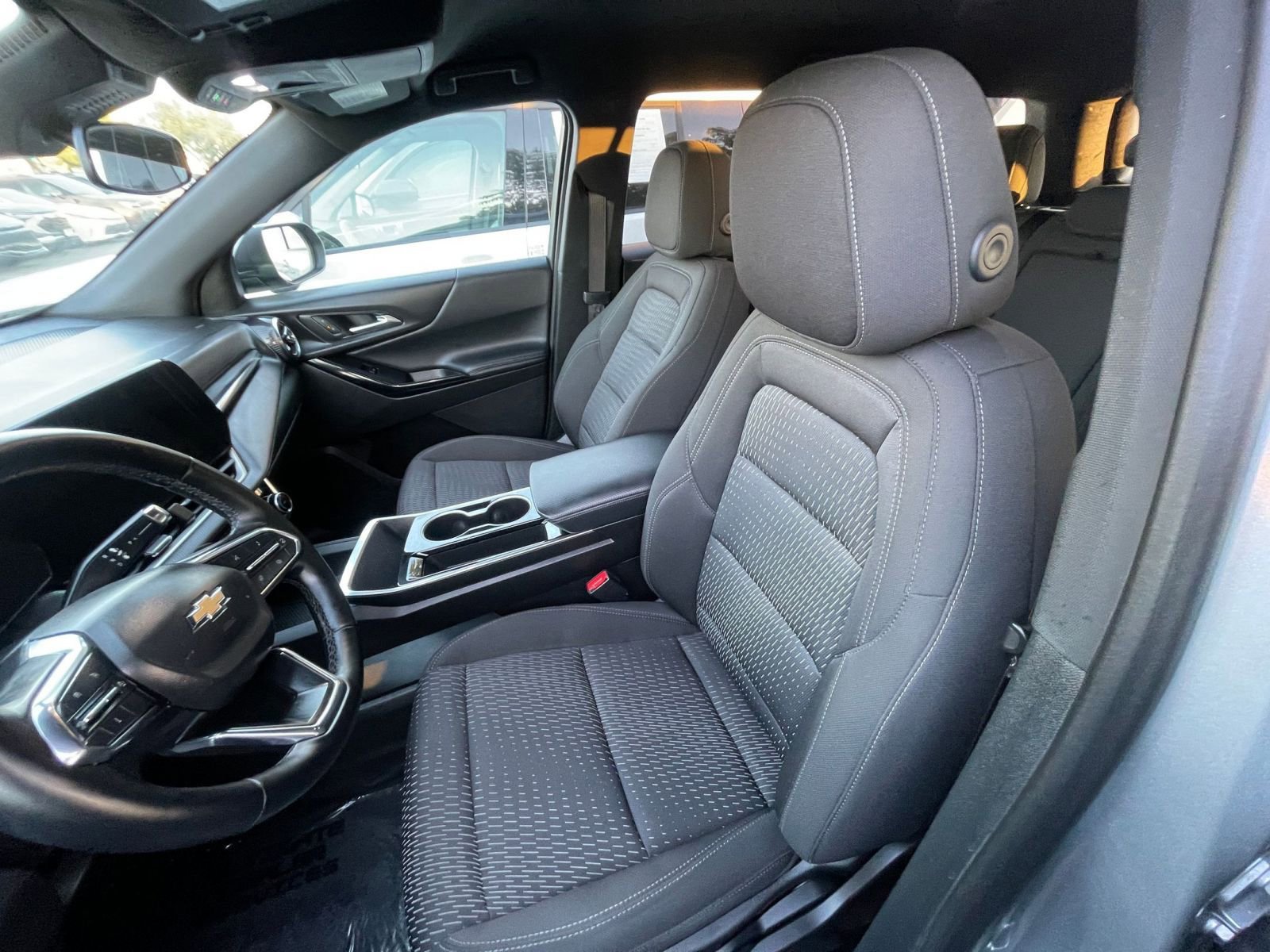 Used 2025 Chevrolet Equinox LT image 36