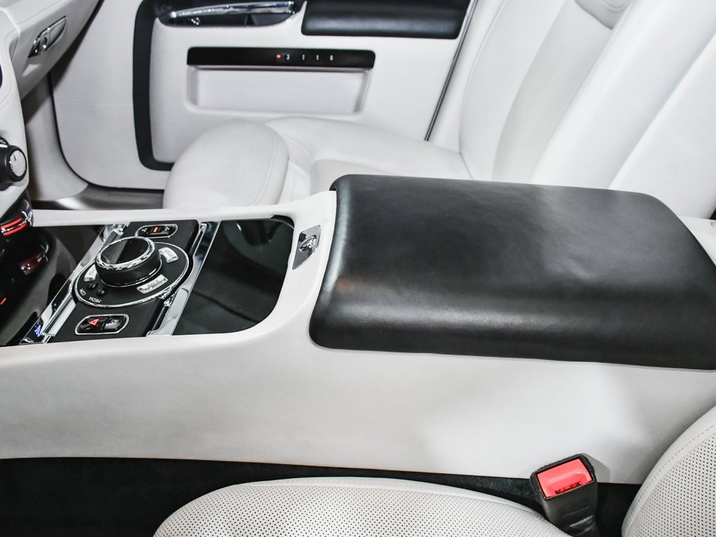 Used 2018 Rolls-Royce Ghost image 41