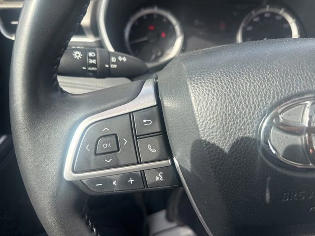 Used 2023 Toyota Highlander XLE AWD/4WD image 14