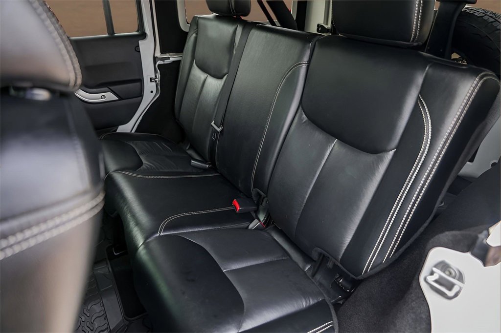Used 2016 Jeep Wrangler Unlimited Sahara w/ Connectivity Group image 21