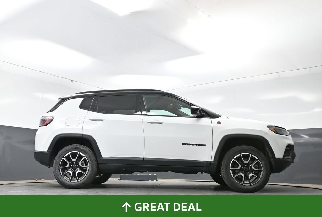 Used 2025 Jeep Compass Trailhawk AWD/4WD image 50