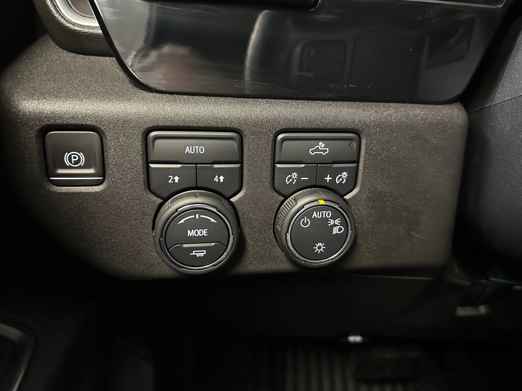 Used 2023 Chevrolet Silverado 1500 LT image 12