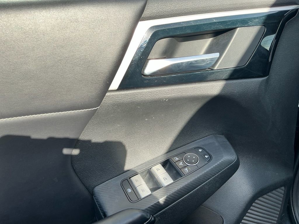 Used 2023 Mitsubishi Outlander SE image 16