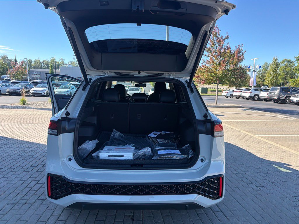New 2026 Volkswagen Tiguan SE R-Line AWD/4WD image 33