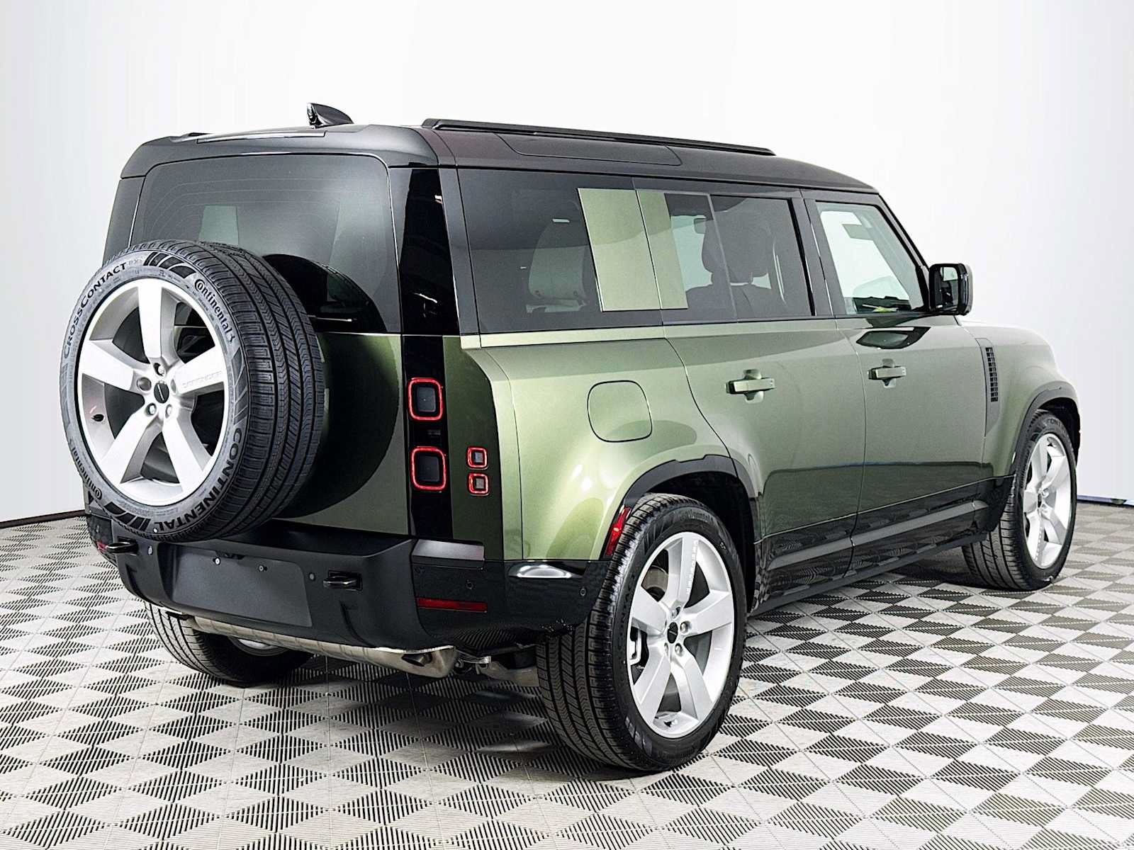 New 2026 Land Rover Defender 110 X-Dynamic SE AWD/4WD image 5