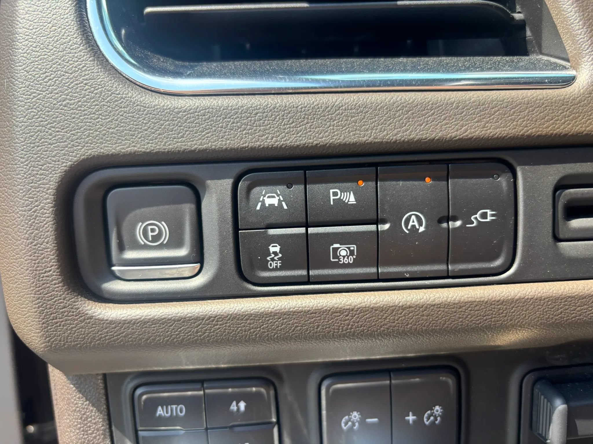 Used 2022 GMC Yukon XL SLT w/ SLT Premium Package AWD/4WD image 26
