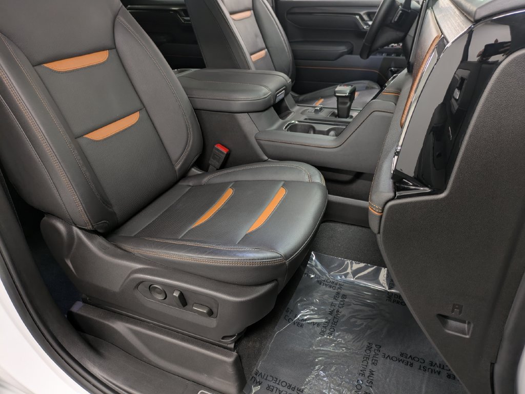 Used 2025 GMC Sierra 1500 AT4 w/ Technology Package AWD/4WD image 28