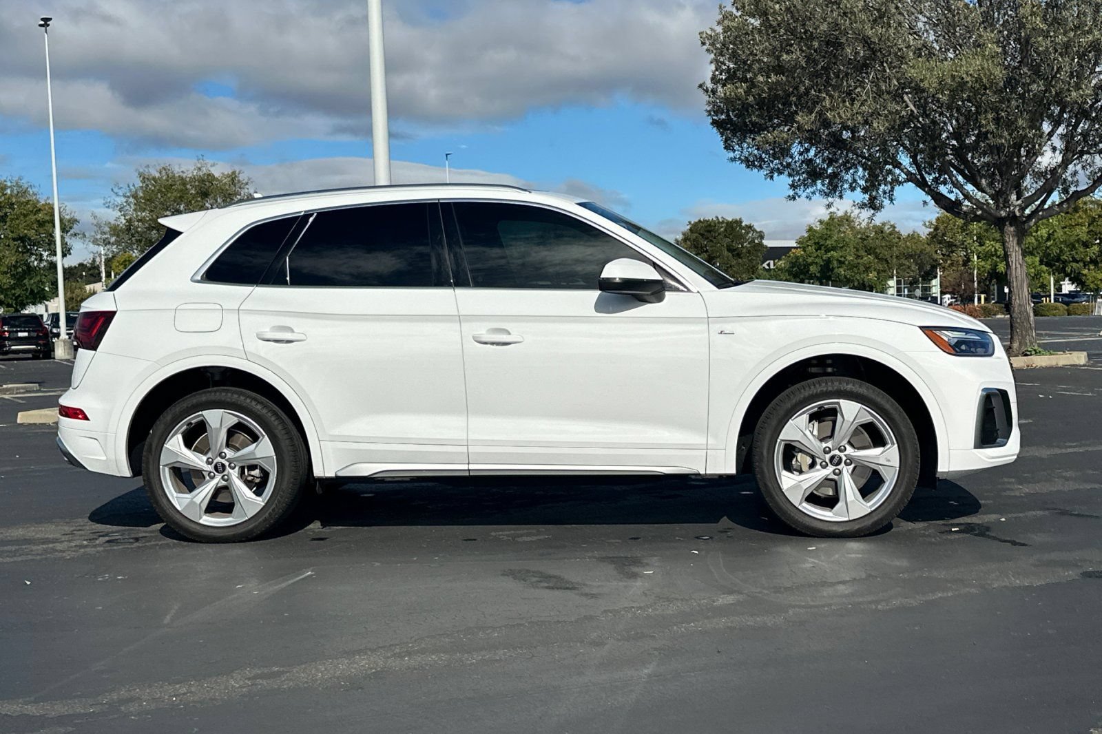 Used 2024 Audi Q5 2.0T Premium Plus w/ Premium Plus Package AWD/4WD image 3