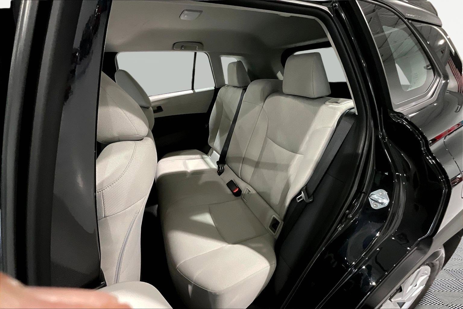 Used 2025 Toyota Corolla Cross L image 23