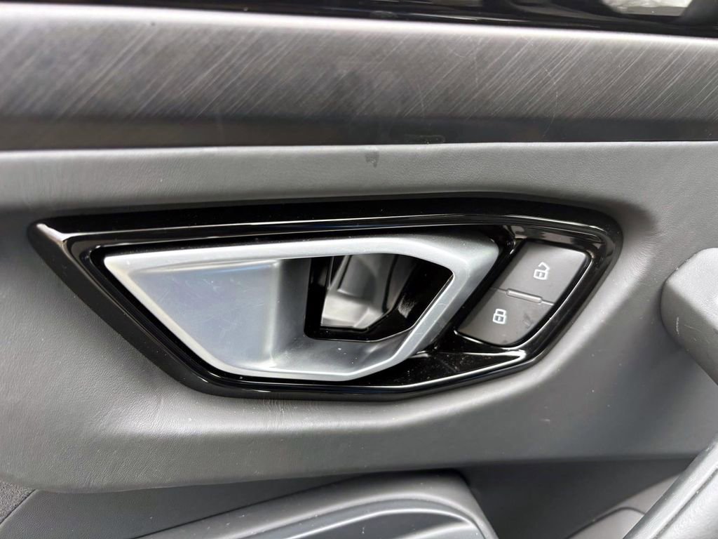 Used 2023 Lamborghini Urus S image 27