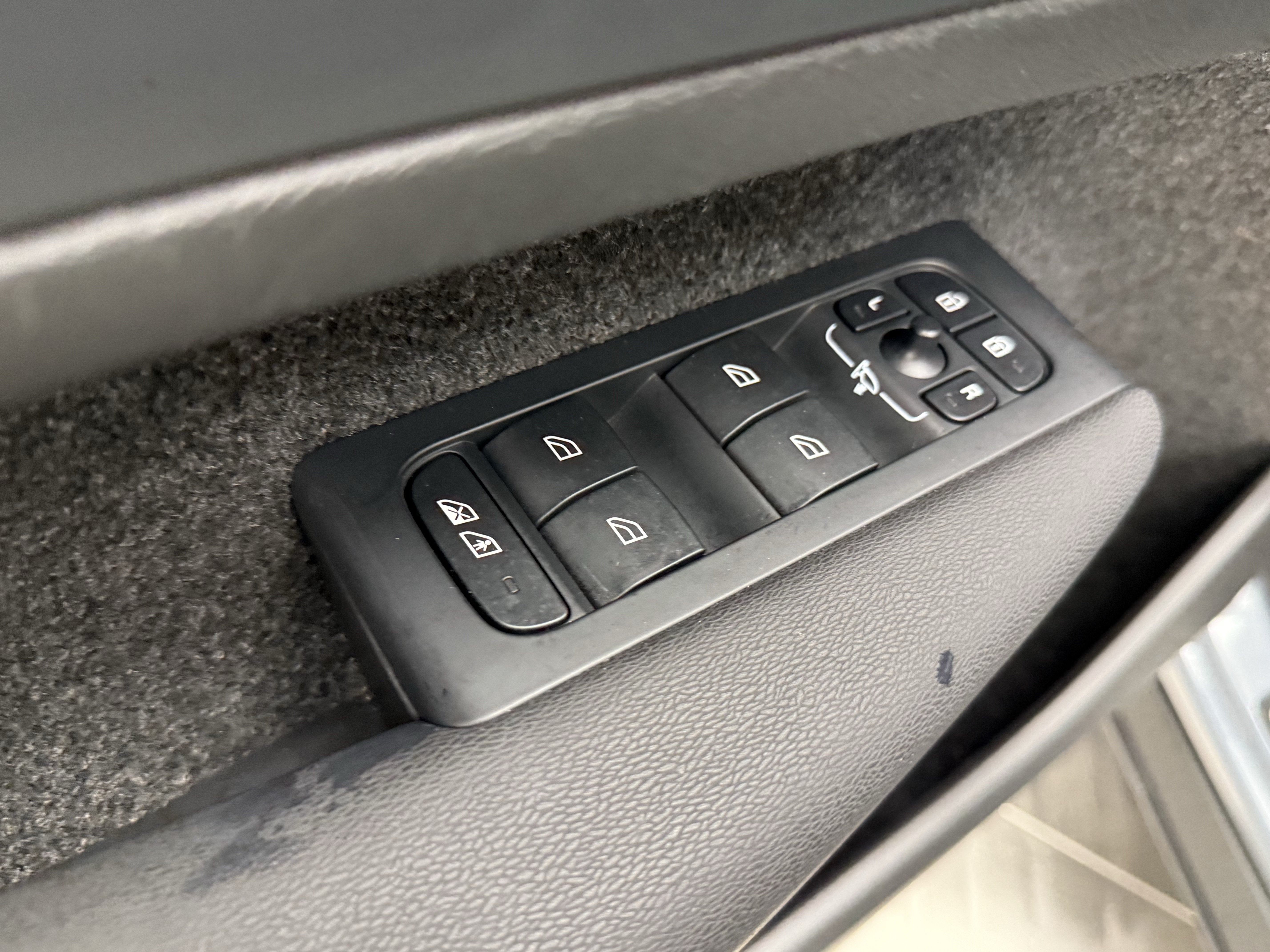 Certified 2023 Volvo C40 P8 Recharge Plus w/ Protection Package Premier AWD/4WD image 11
