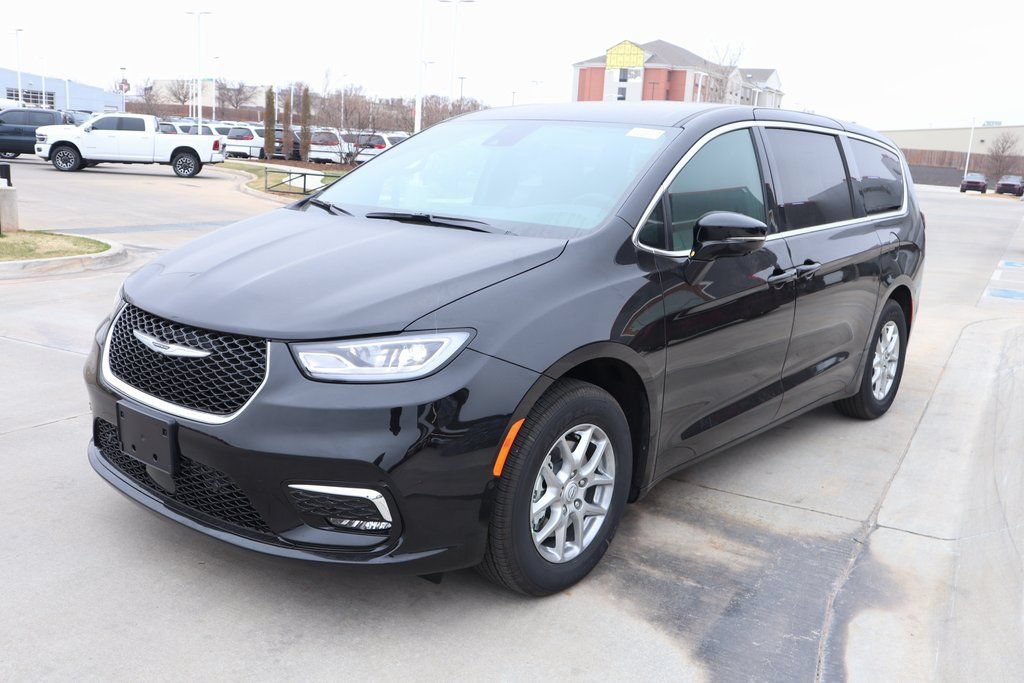 New 2026 Chrysler Pacifica Select FWD image 10