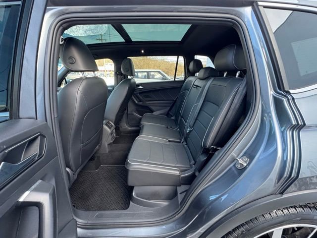Certified 2022 Volkswagen Tiguan SEL R-Line image 9