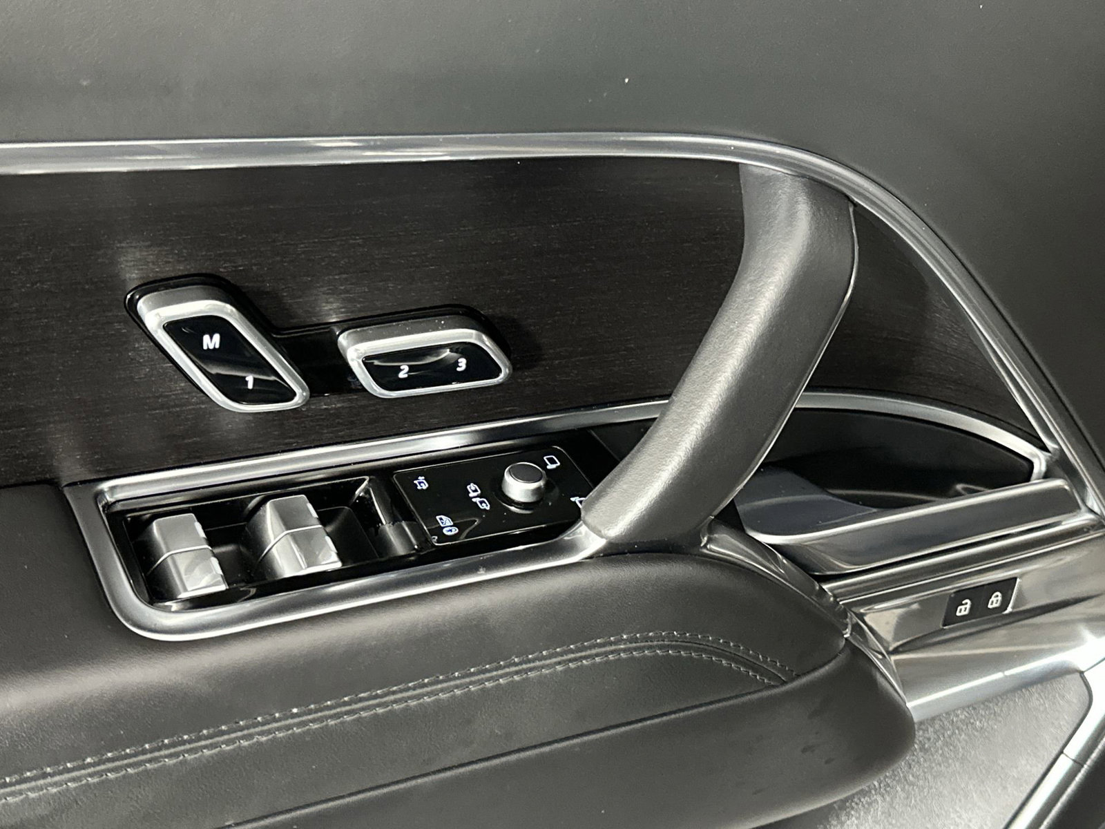 Used 2023 Land Rover Range Rover SE image 14