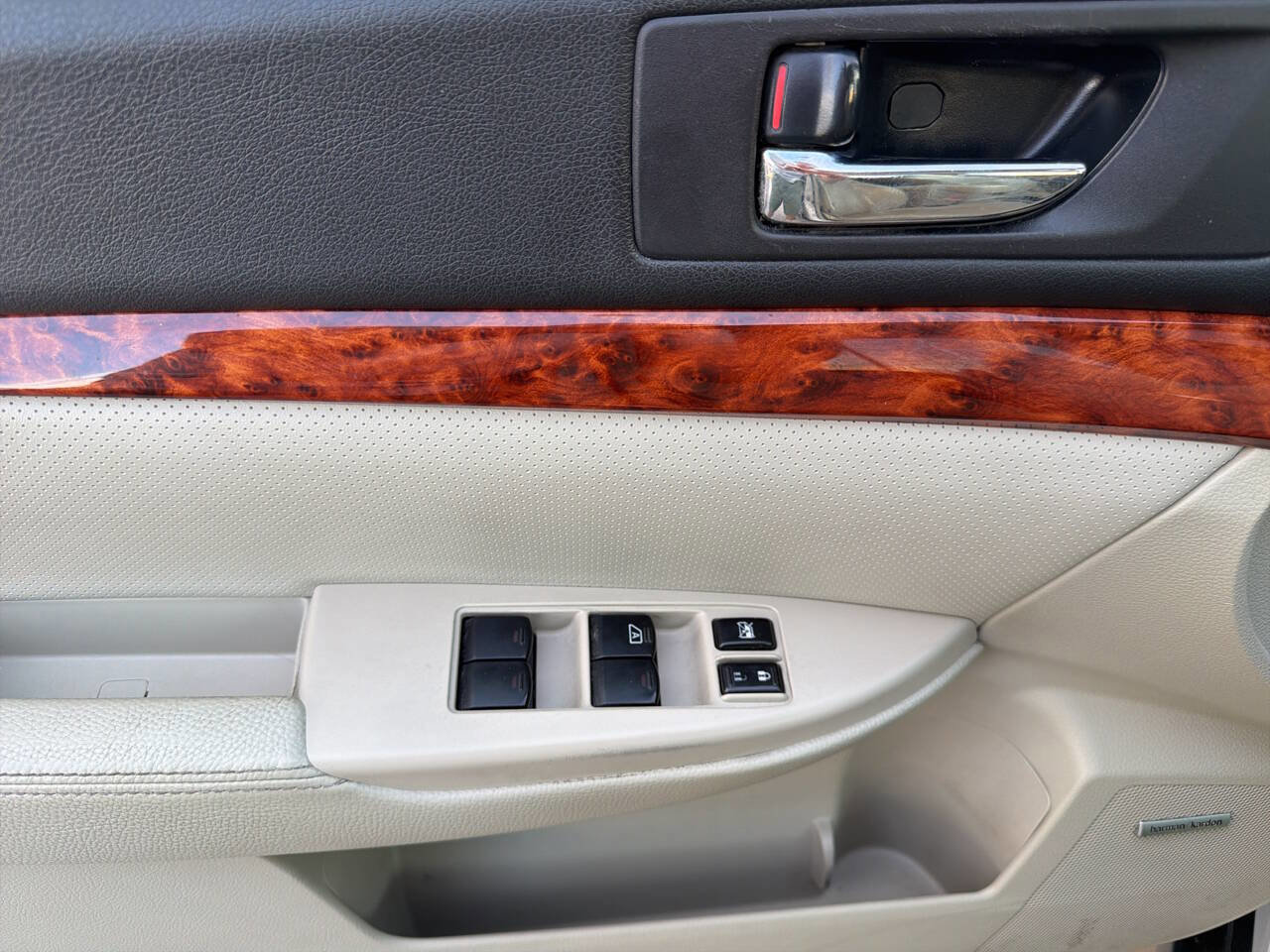 Used 2010 Subaru Outback 2.5i Limited image 29