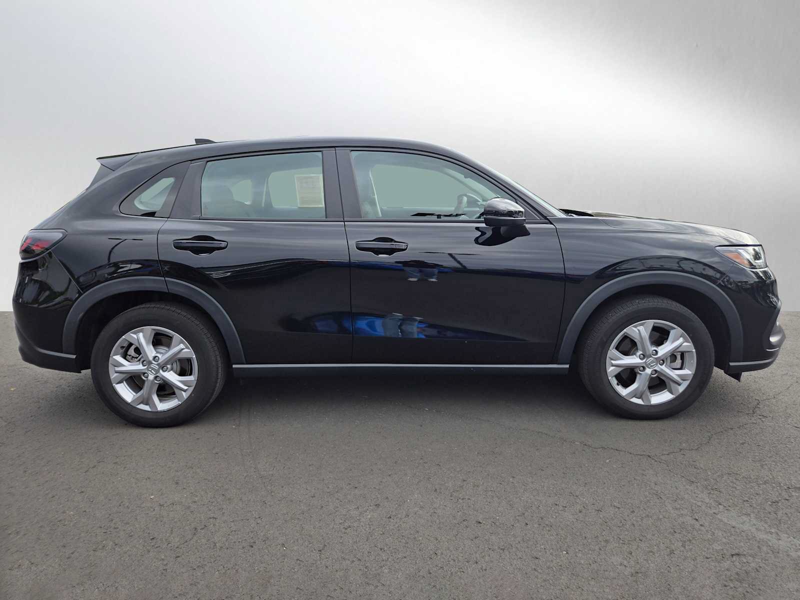 Used 2023 Honda HR-V LX image 2