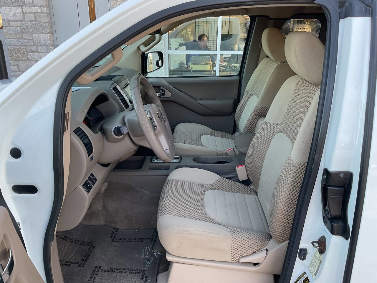 Used 2014 Nissan Frontier SV image 13