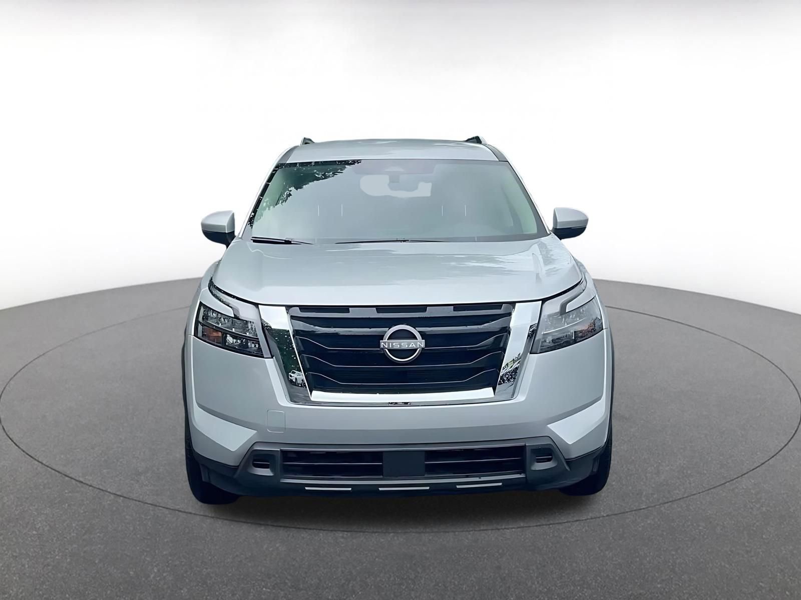 Used 2025 Nissan Pathfinder SV FWD image 4