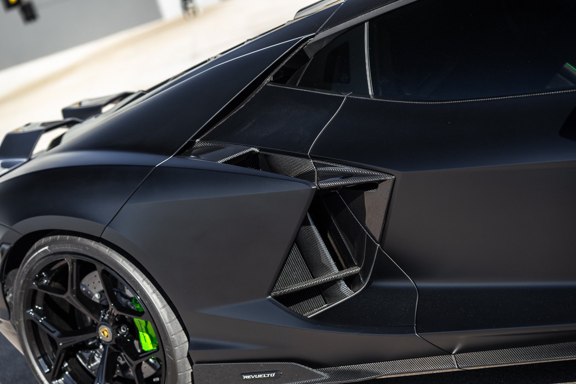 Used 2025 Lamborghini Revuelto AWD/4WD image 14