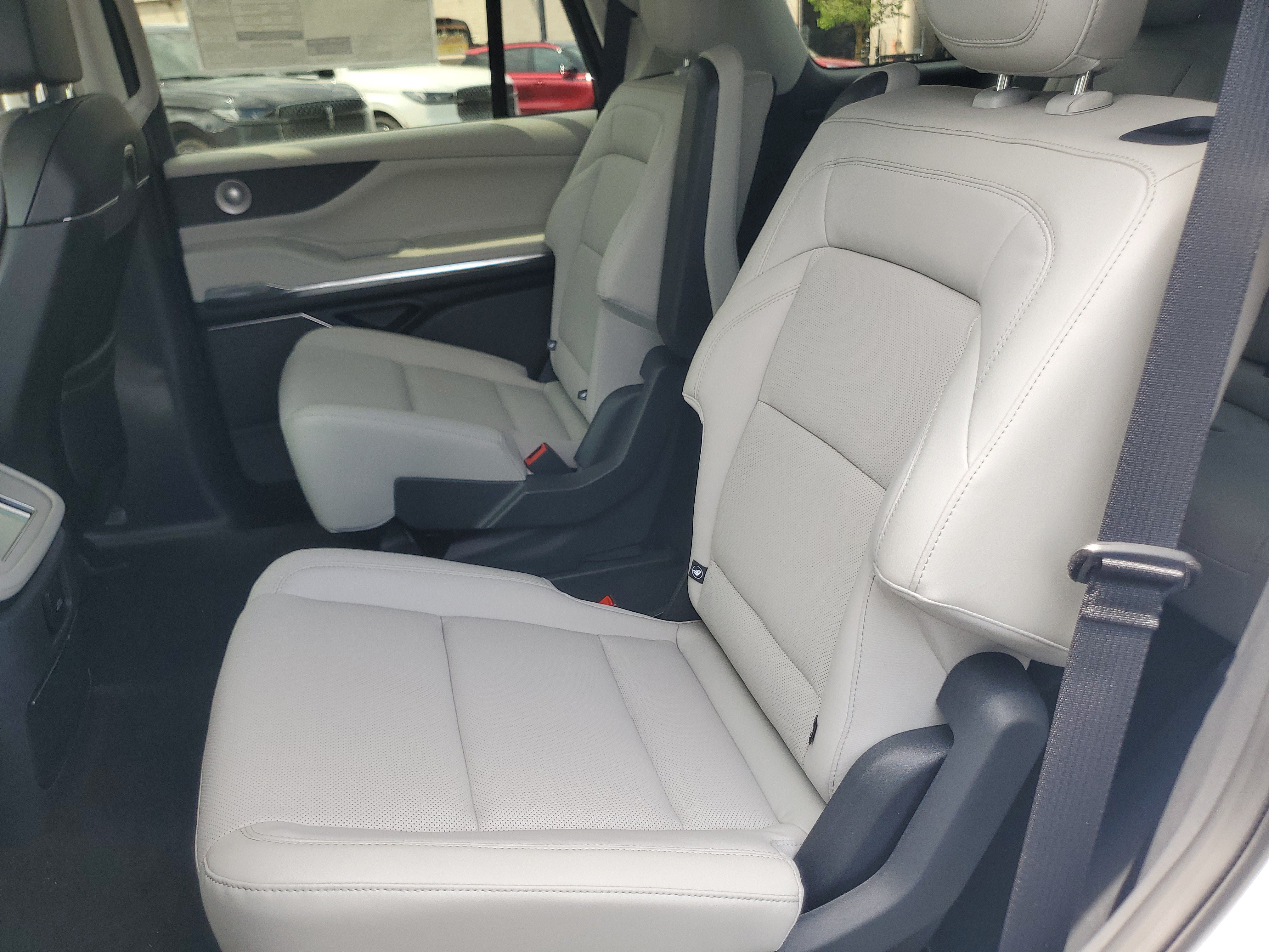 New 2026 Lincoln Navigator Reserve w/ Jet Appearance Package AWD/4WD image 30
