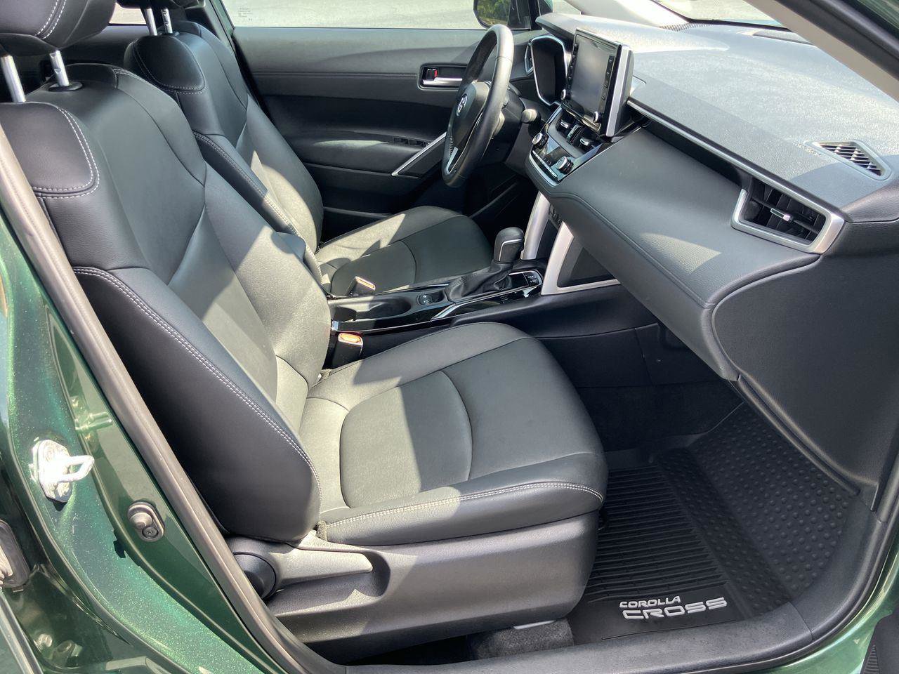 Certified 2022 Toyota Corolla Cross XLE FWD image 32