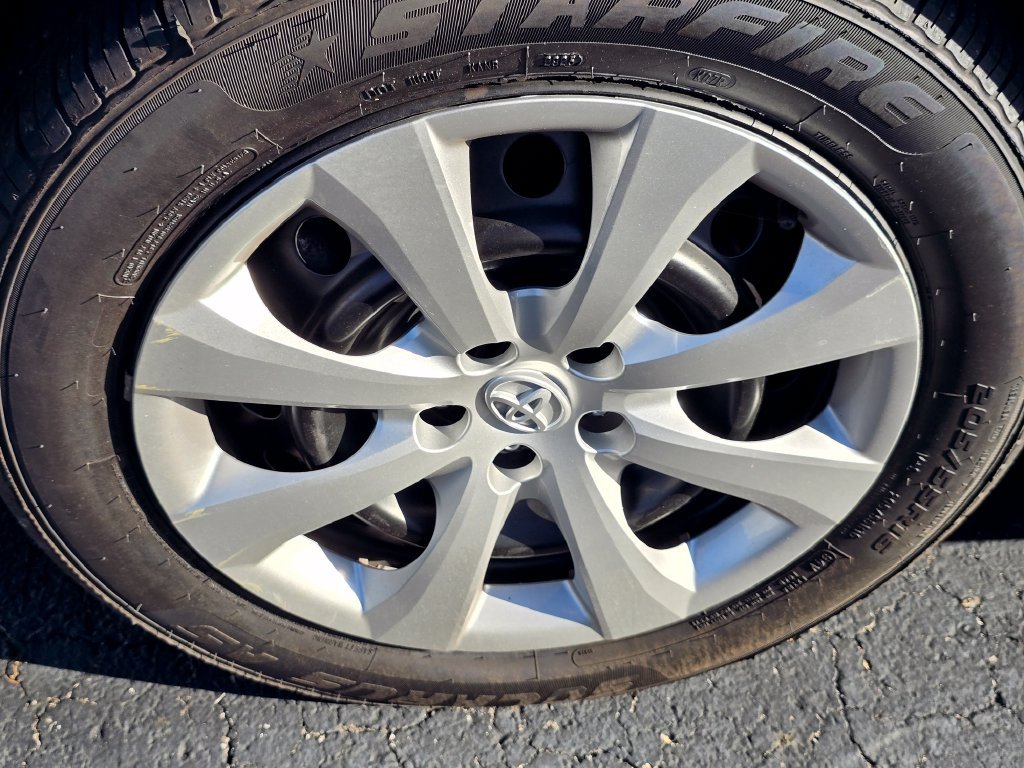 Used 2024 Toyota Corolla LE FWD image 22
