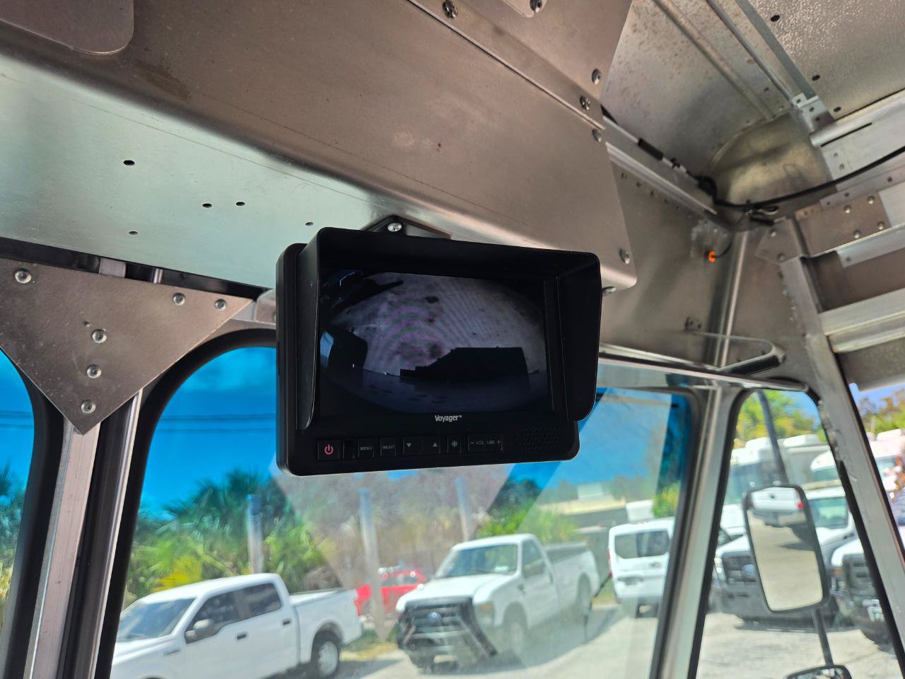 Used 2017 Ford E-350 and Econoline 350 Super Duty w/ A/C Prep Package RWD image 11