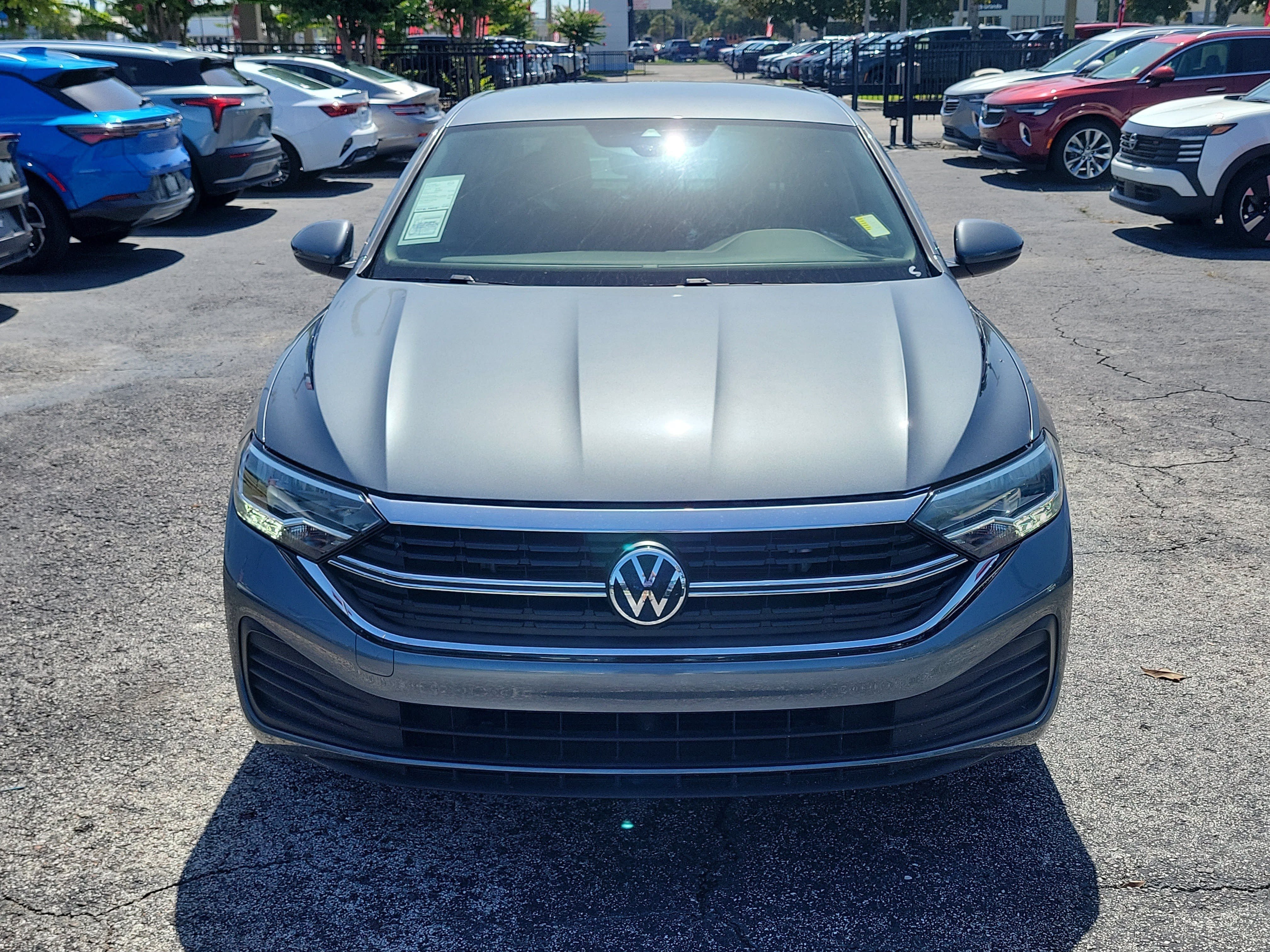 Used 2023 Volkswagen Jetta SE FWD image 2