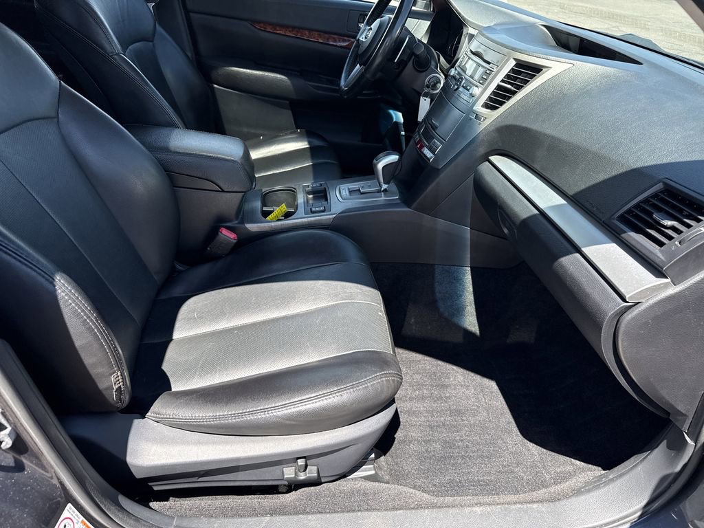 Used 2011 Subaru Outback 2.5i Limited w/ PWR Moonroof Pkg AWD/4WD image 17