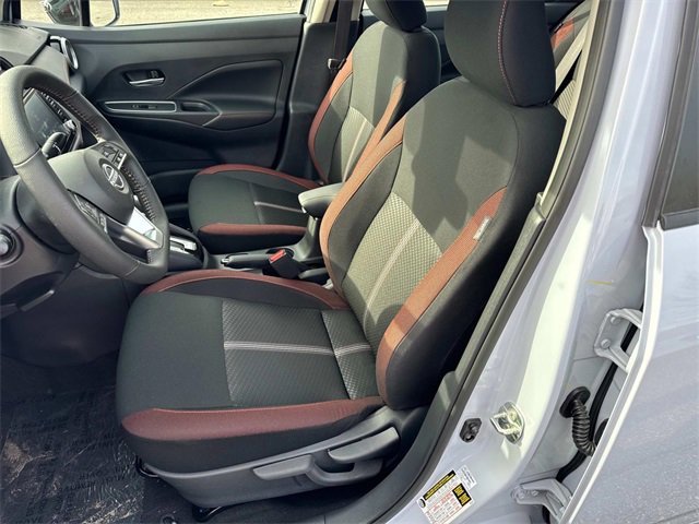 New 2025 Nissan Versa SR w/ Trunk Package image 22