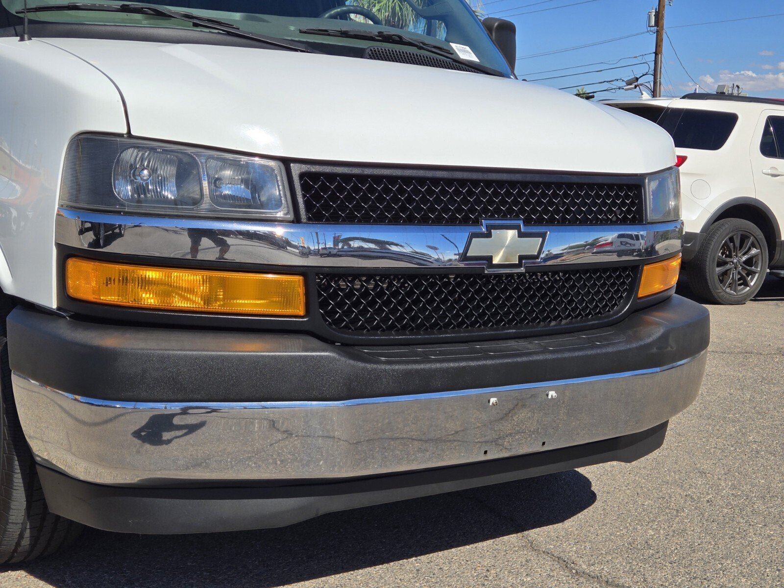 Used 2019 Chevrolet Express 2500 w/ Driver Convenience Package RWD image 4