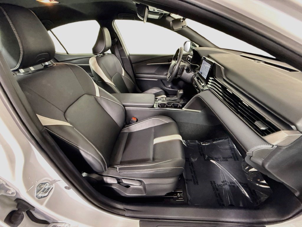 Used 2025 Toyota Camry SE FWD image 28