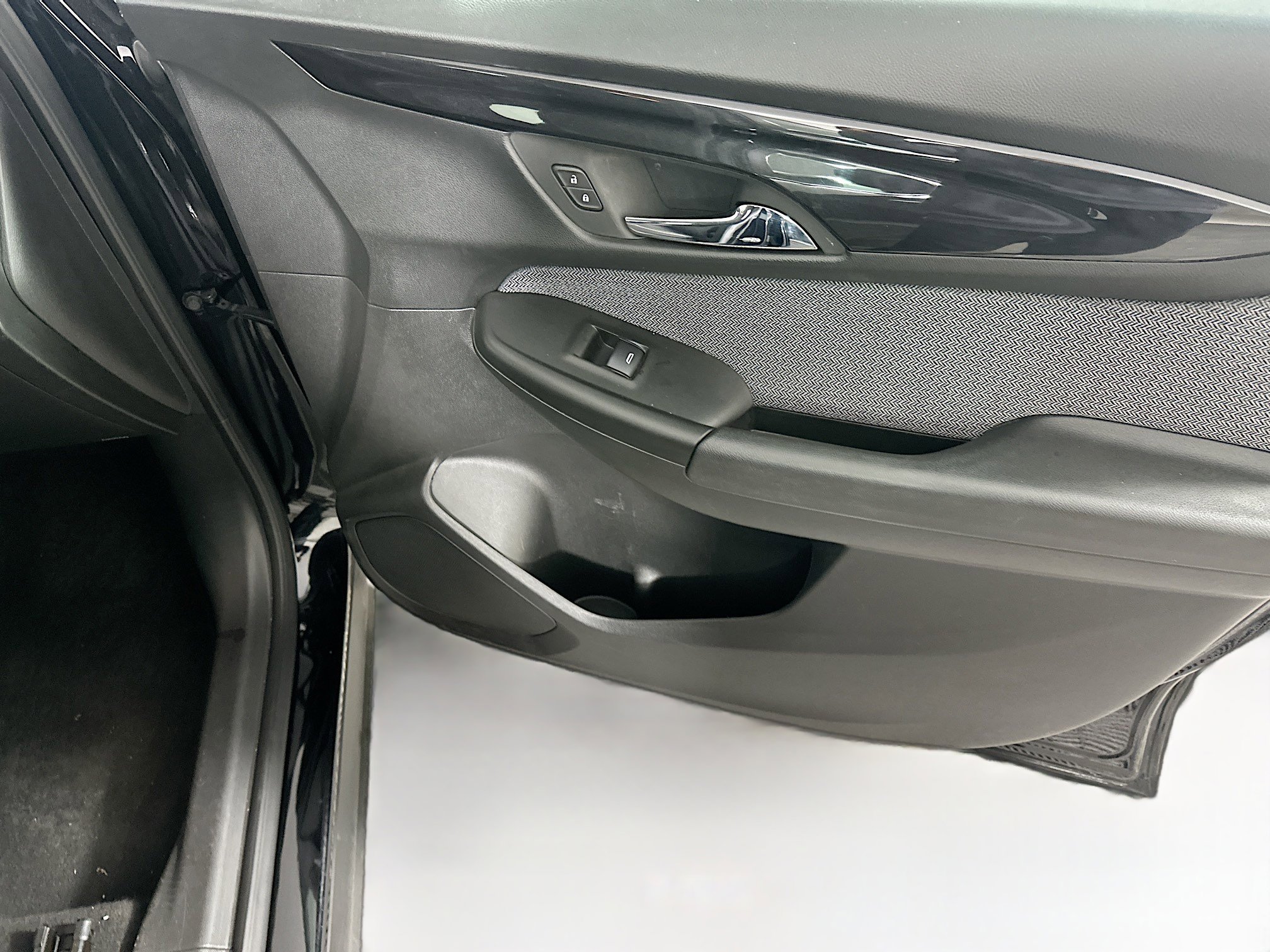 Used 2024 Chevrolet TrailBlazer LS image 29