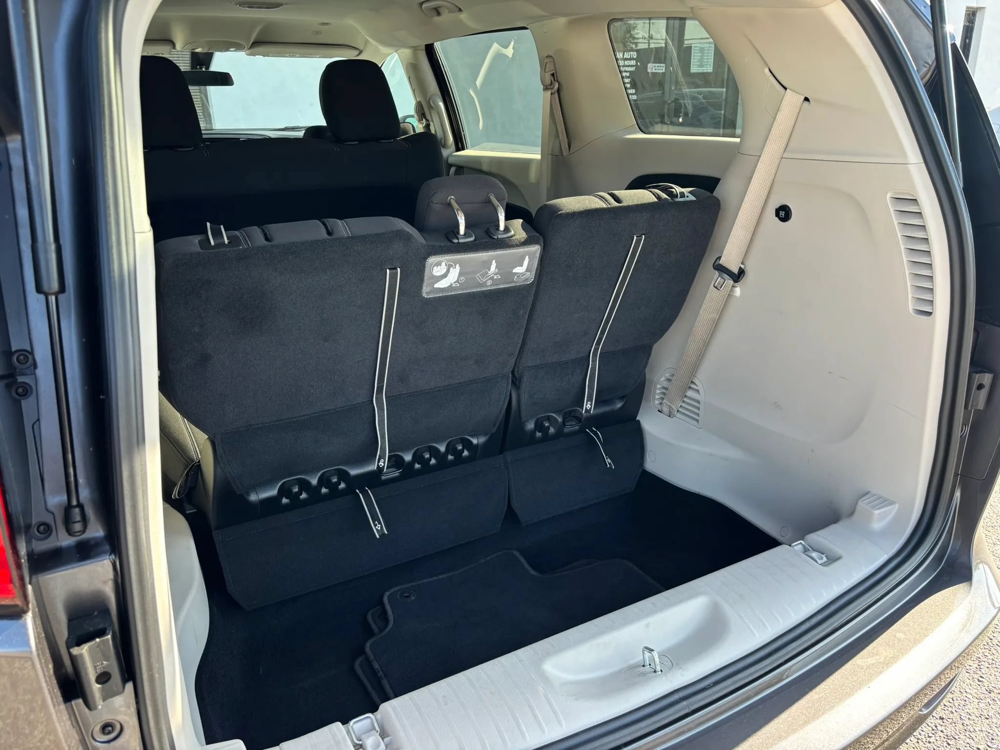 Used 2021 Chrysler Voyager L FWD image 57
