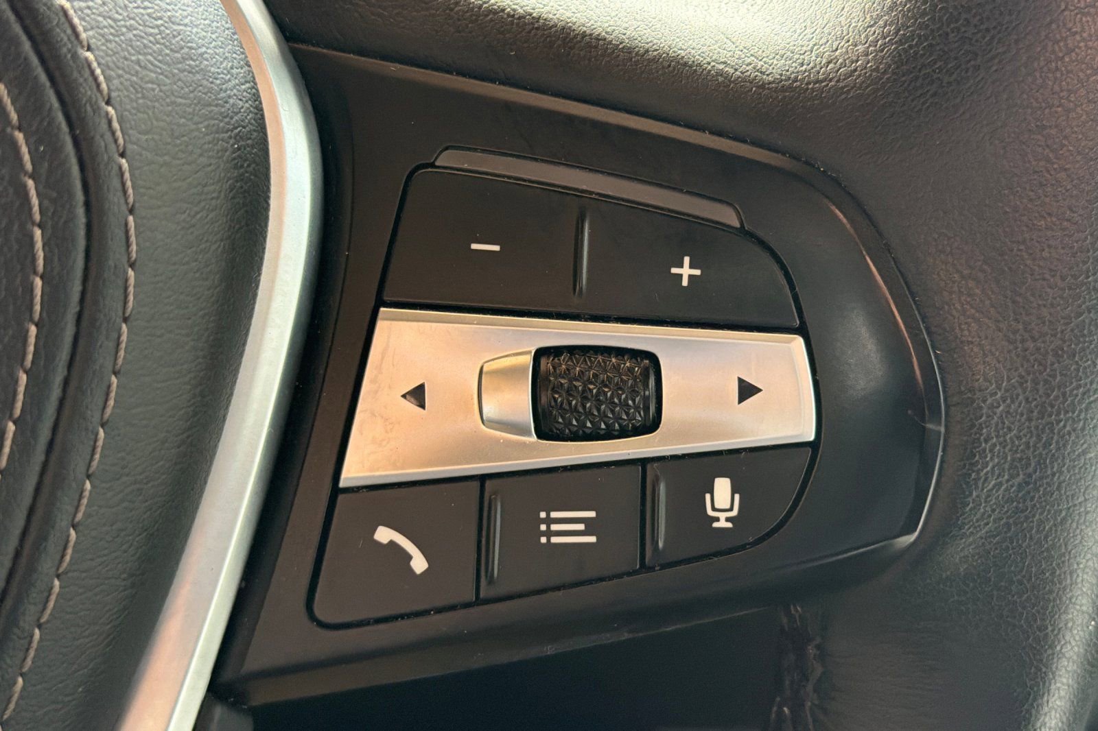 Used 2024 BMW X5 xDrive50e w/ Premium Package image 34